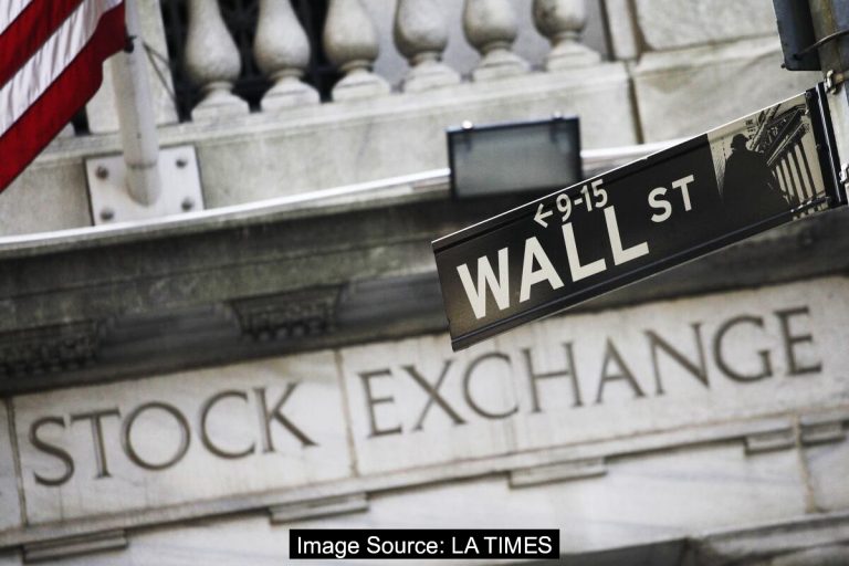 주식, 채권 및 달러화가 미국 정부의 신용등급 하향 조정 이후 약세